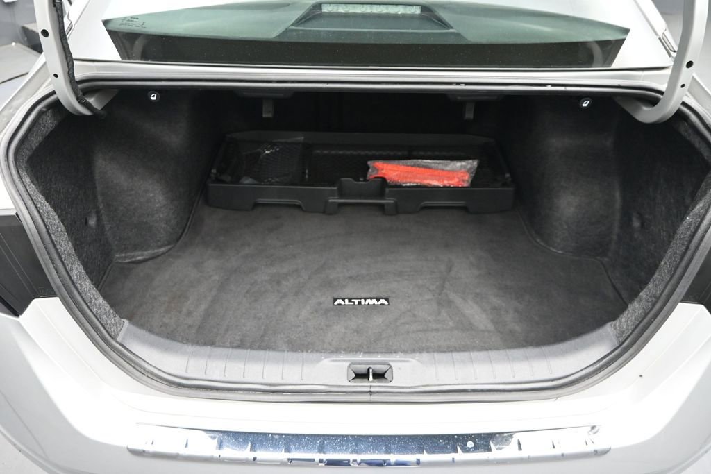 Used 2023 Nissan Altima 2.5 SV w/ SV Premium Package FWD image 11