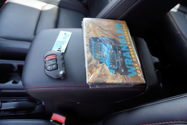 Used 2024 Jeep Wrangler Unlimited Rubicon AWD/4WD image 48