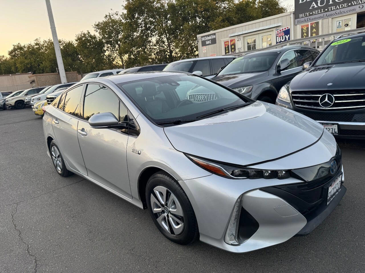 Used 2018 Toyota Prius Prime Premium image 3