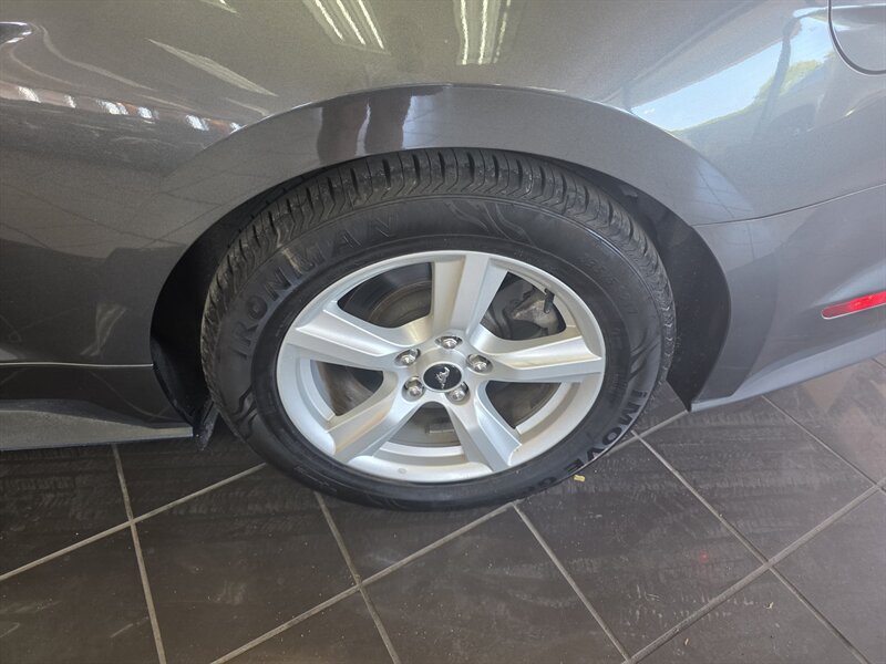 Used 2019 Ford Mustang Convertible RWD image 34