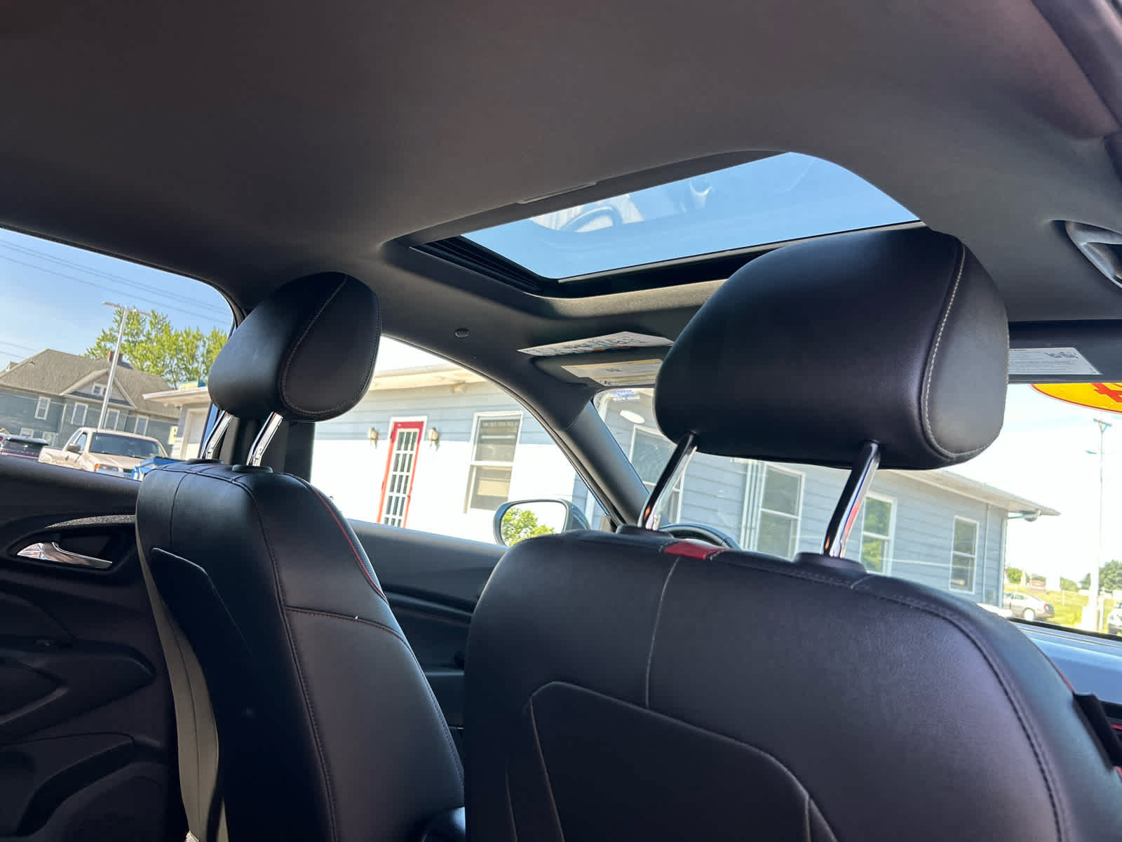 Used 2024 Chevrolet Trax RS w/ Sunroof Package FWD image 2