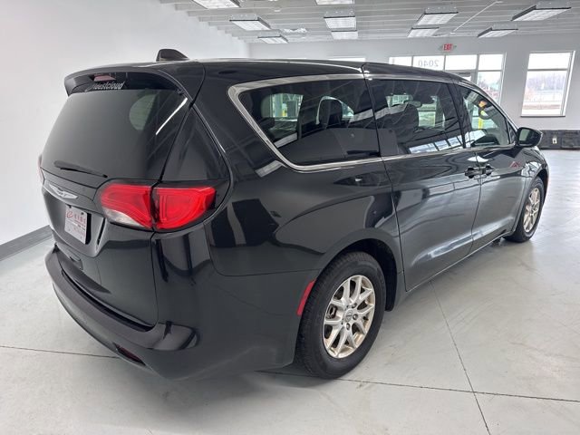 Used 2023 Chrysler Voyager LX image 12