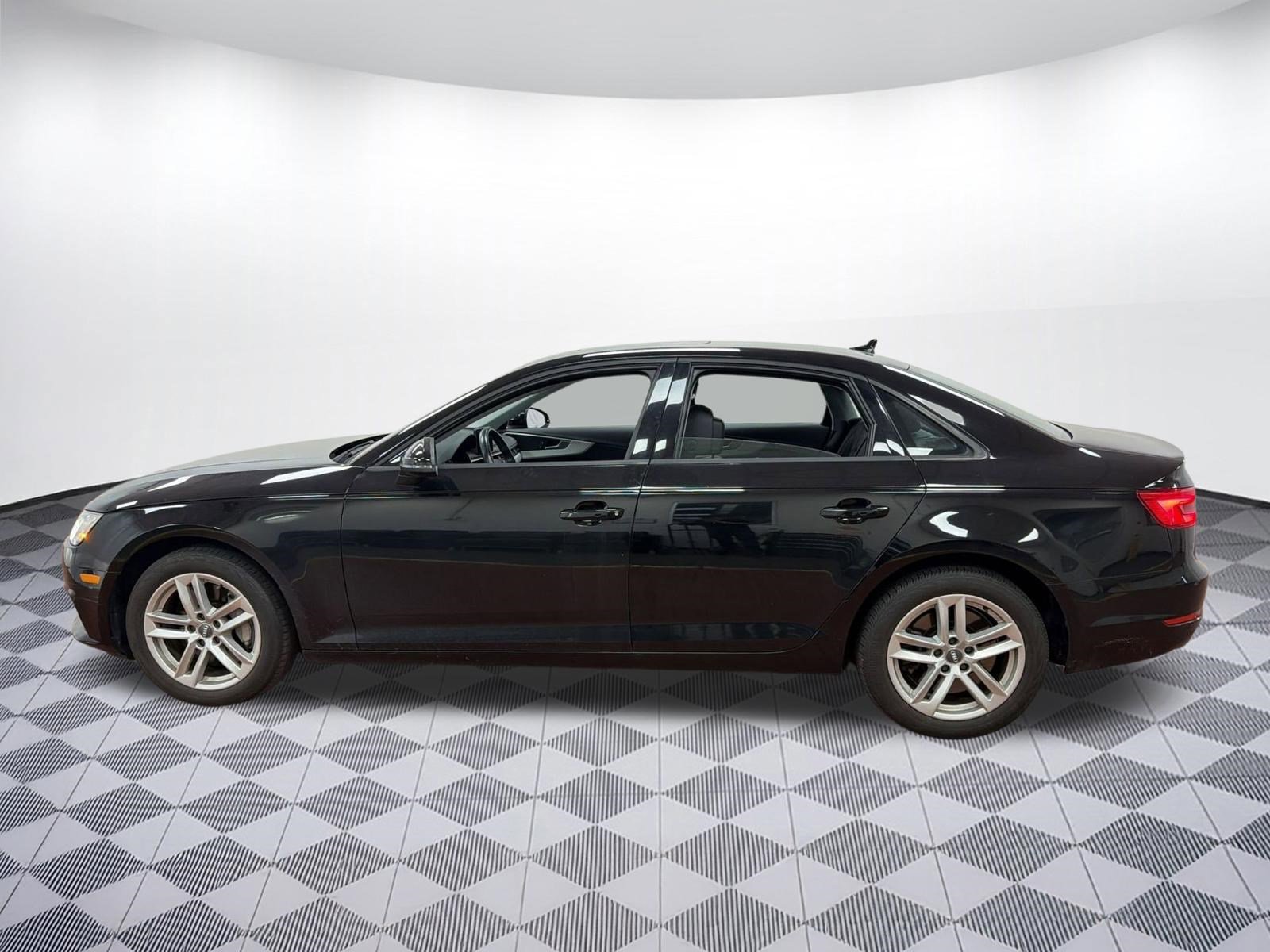 Used 2017 Audi A4 2.0T Premium image 2