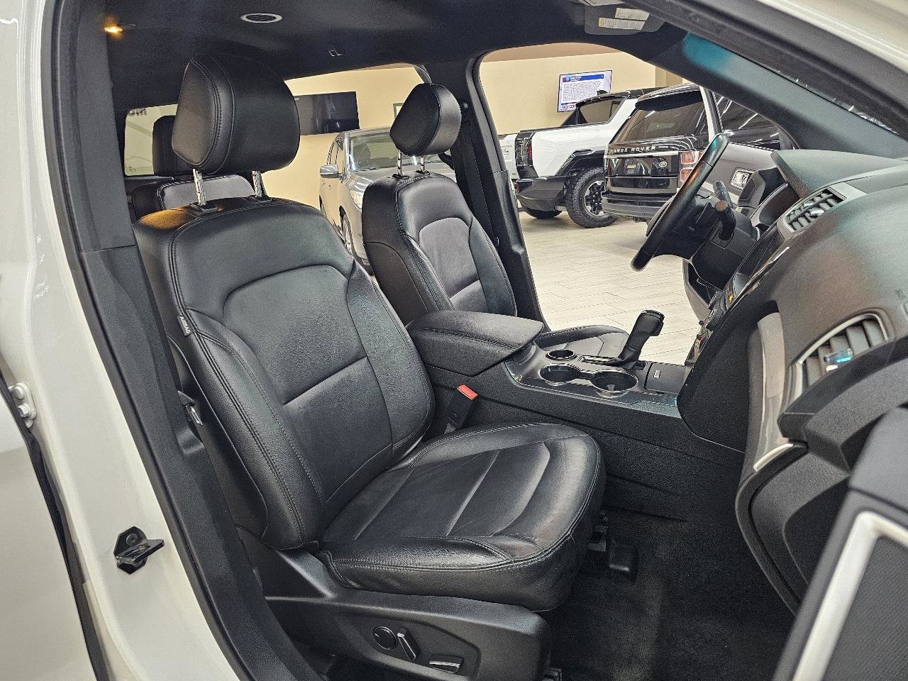Used 2016 Ford Explorer XLT w/ Equipment Group 202A FWD image 19