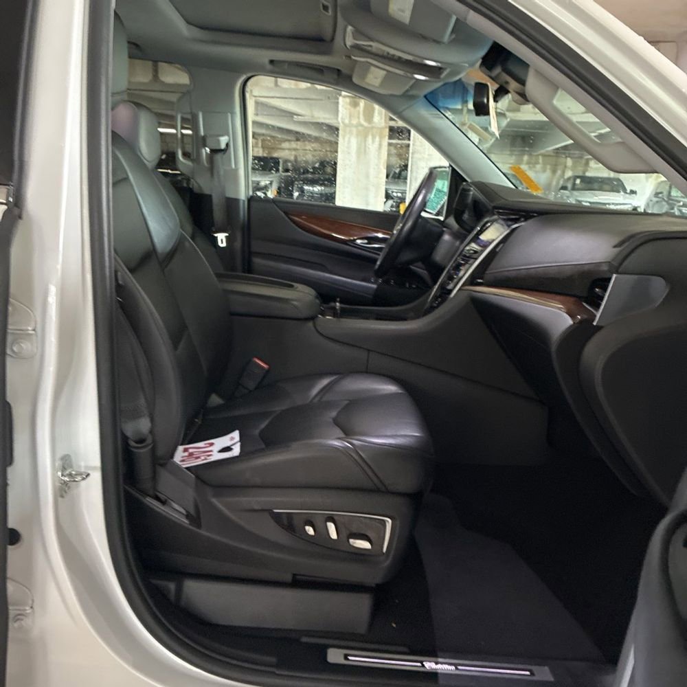 Used 2019 Cadillac Escalade Luxury image 8