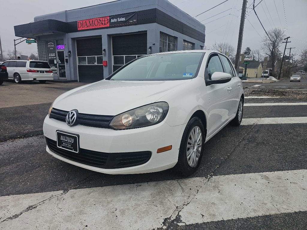 Used 2010 Volkswagen Golf 4-Door image 1