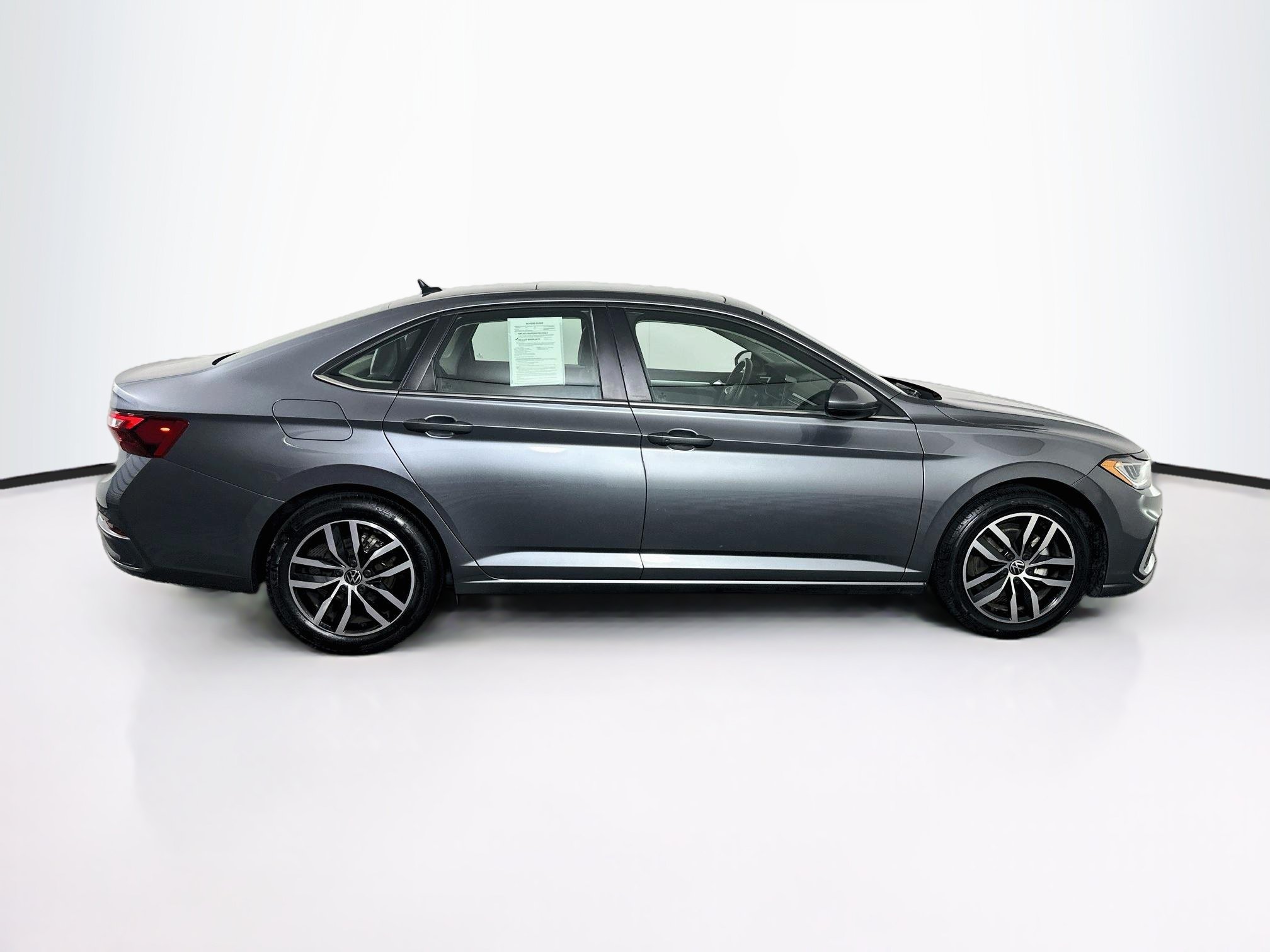 Used 2025 Volkswagen Jetta SE FWD image 10