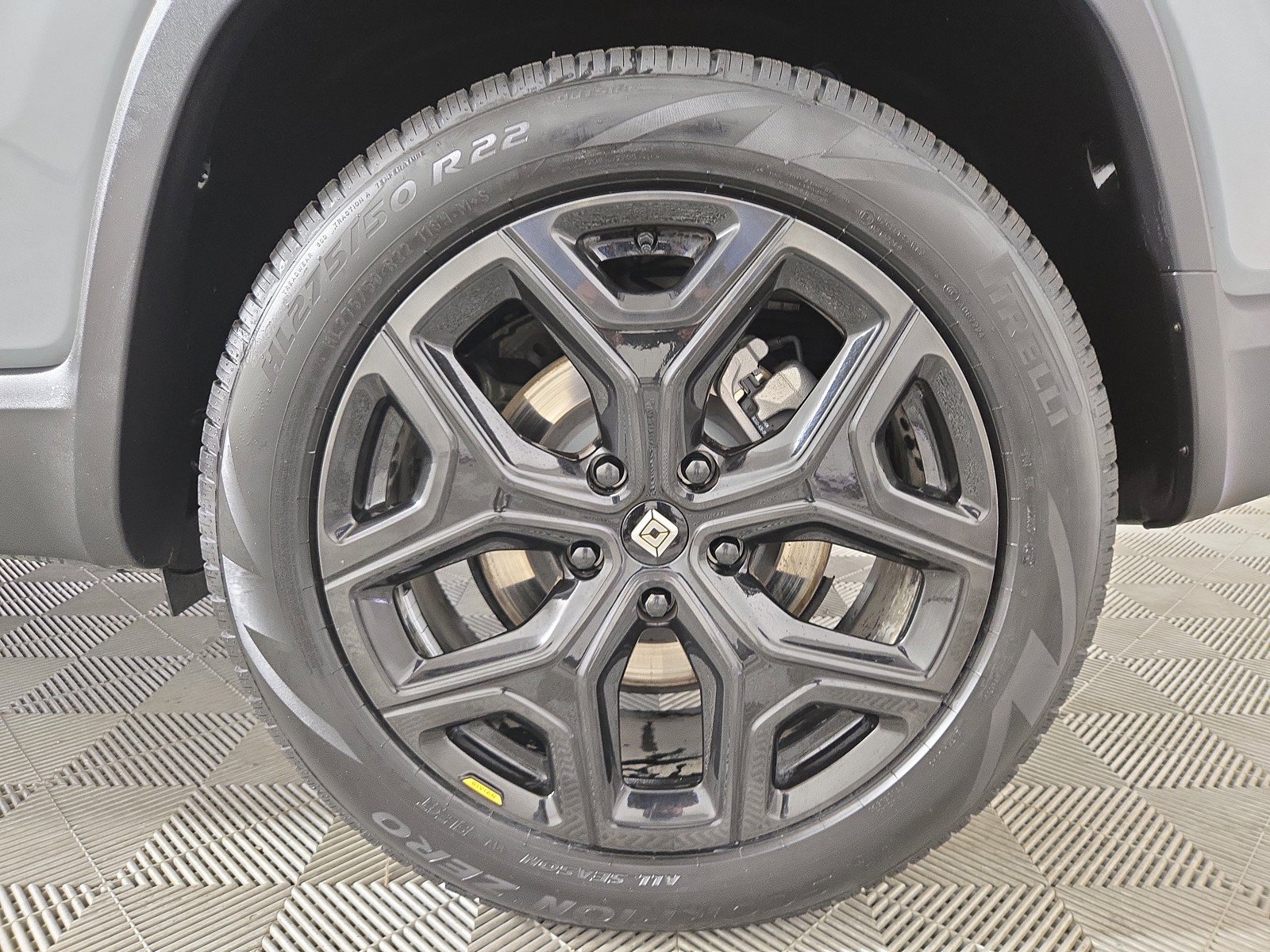 Used 2024 Rivian R1S Adventure AWD/4WD image 10