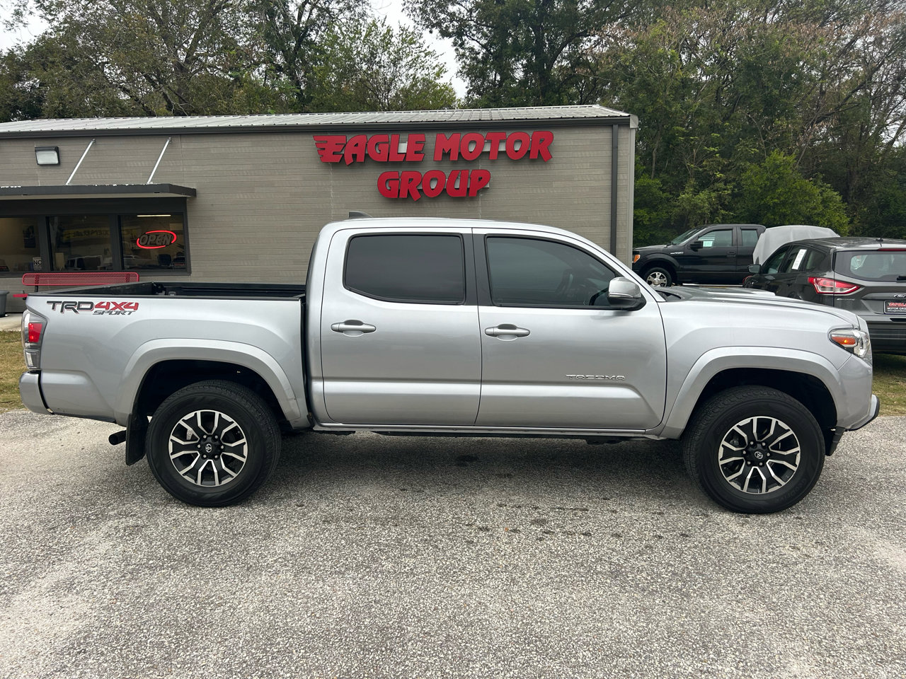 Used 2020 Toyota Tacoma TRD Sport w/ Technology Package image 1