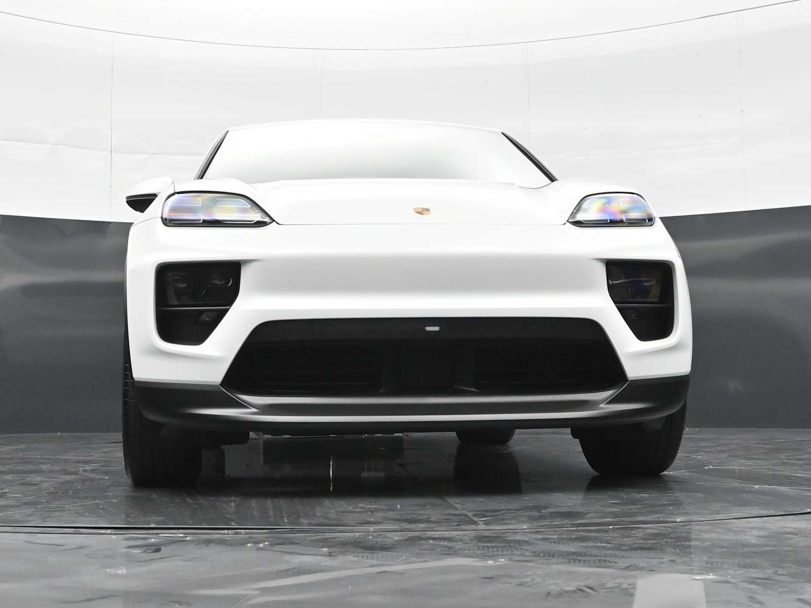Certified 2025 Porsche Macan Electric RWD image 45
