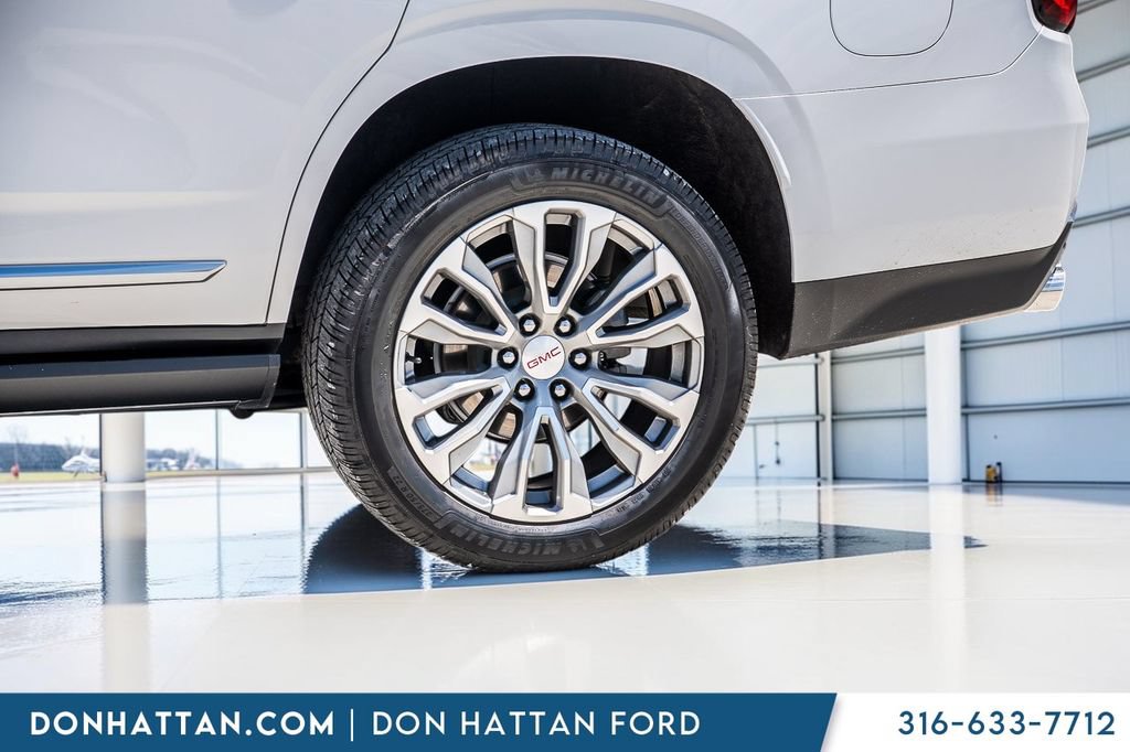 Used 2021 GMC Yukon Denali w/ Denali Premium Package AWD/4WD image 39