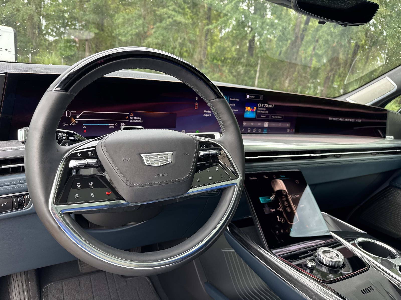 Certified 2025 Cadillac Escalade IQ Luxury 2 w/ LPO, Premium Carpet Package AWD/4WD image 16
