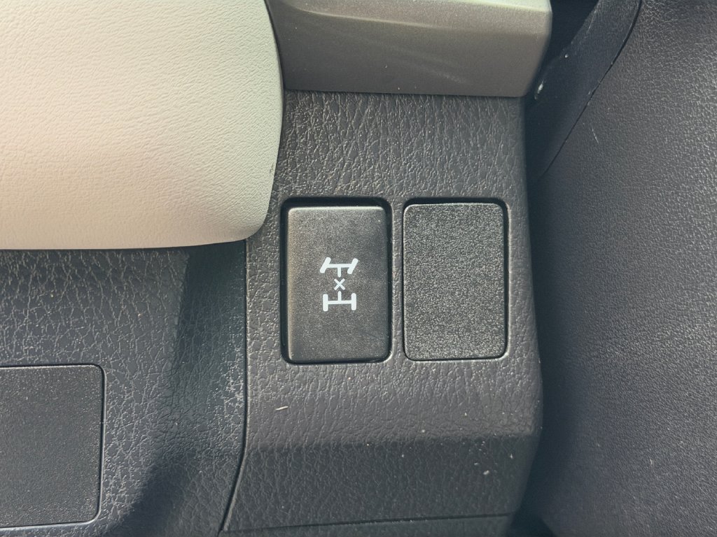 Used 2017 Toyota RAV4 XLE AWD/4WD image 28