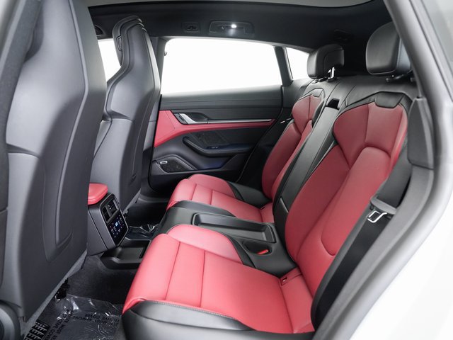 Used 2025 Porsche Taycan 4S AWD/4WD image 23