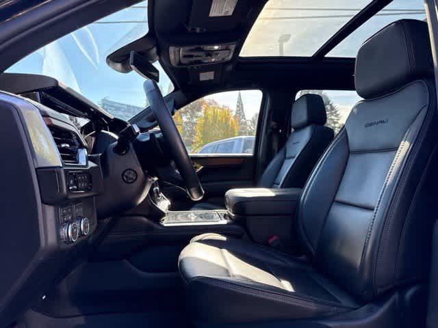 Used 2025 GMC Yukon XL Denali w/ Sun & Power Step Package AWD/4WD image 13