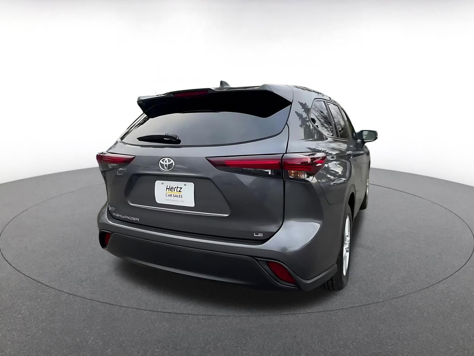 Used 2025 Toyota Highlander LE image 14