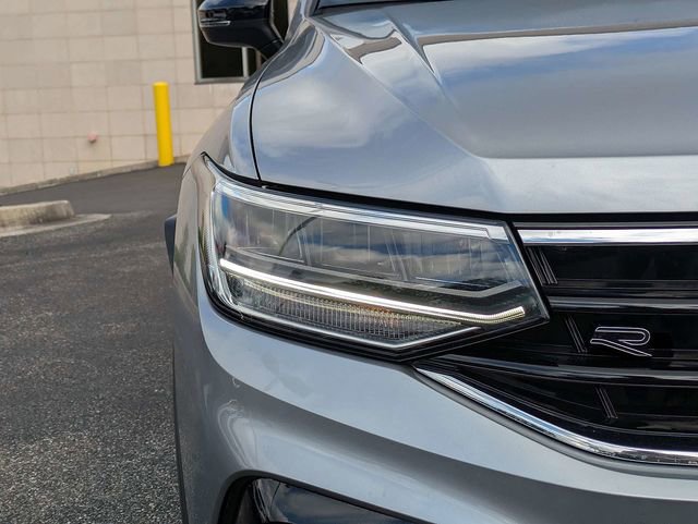 Used 2023 Volkswagen Tiguan SE R-Line FWD image 9