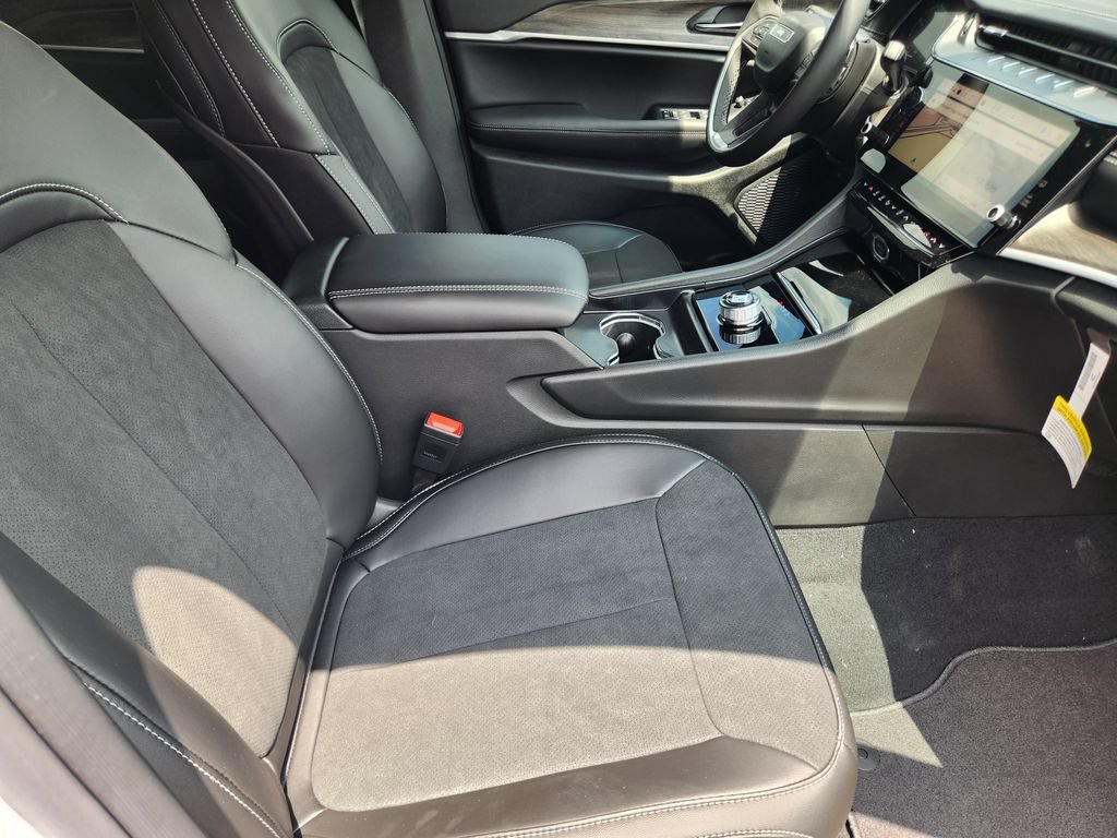 New 2026 Jeep Grand Cherokee Altitude RWD image 10
