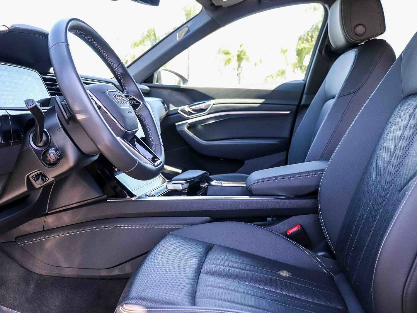 Certified 2023 Audi e-tron Premium Plus w/ Premium Plus Package AWD/4WD image 18