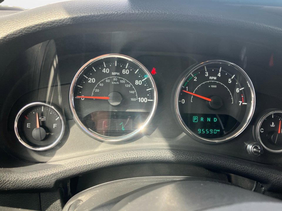 Used 2017 Jeep Wrangler Unlimited Sahara w/ Connectivity Group image 14