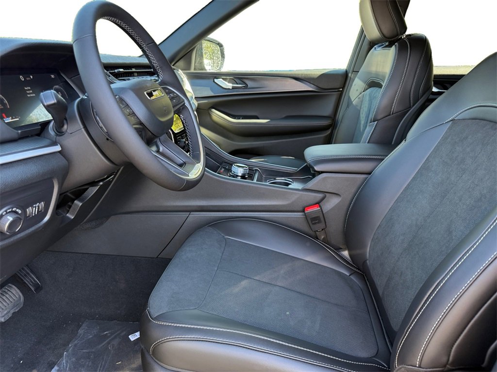 New 2025 Jeep Grand Cherokee L Altitude image 9