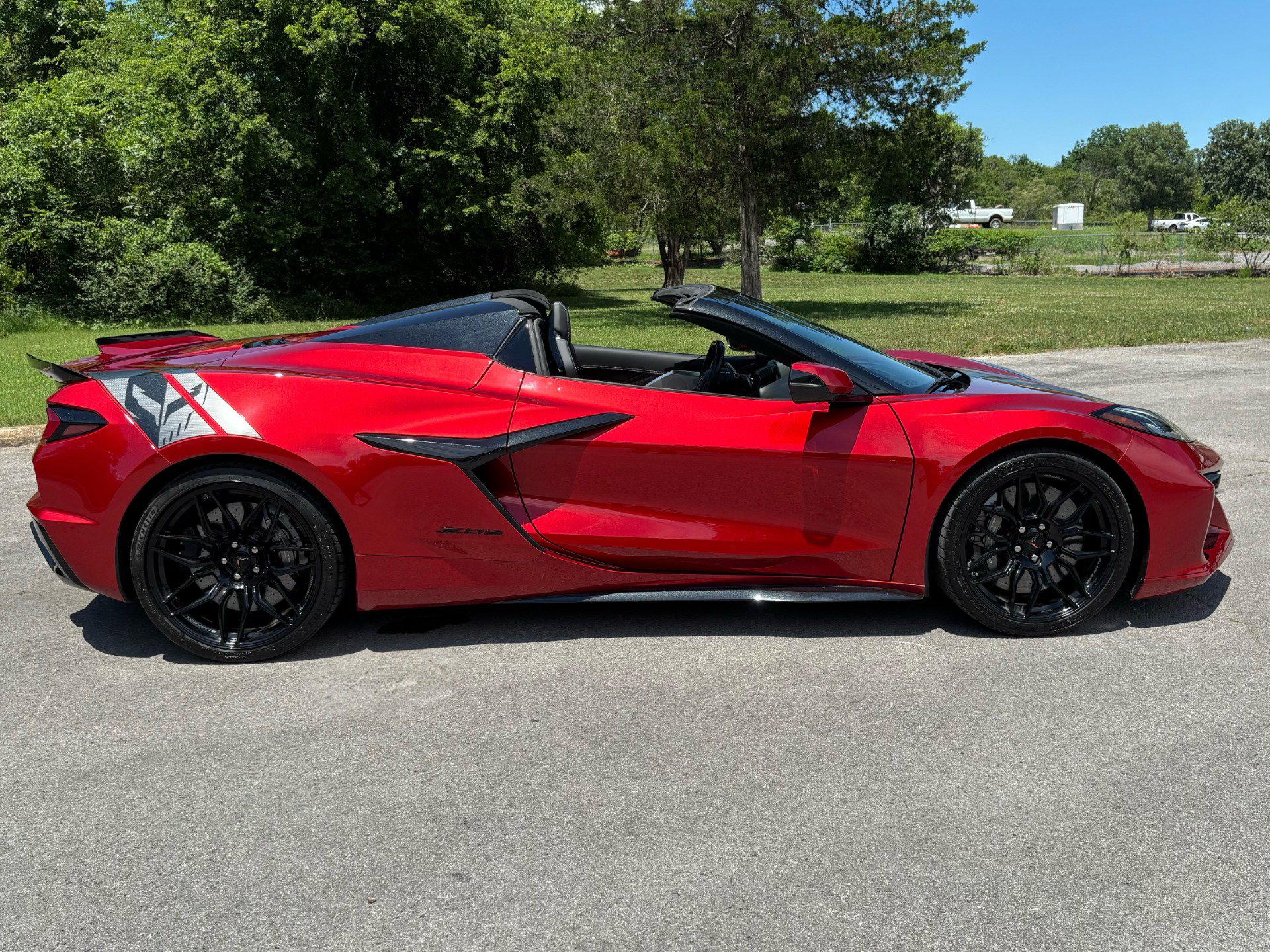 Used 2024 Chevrolet Corvette Z06 RWD image 8