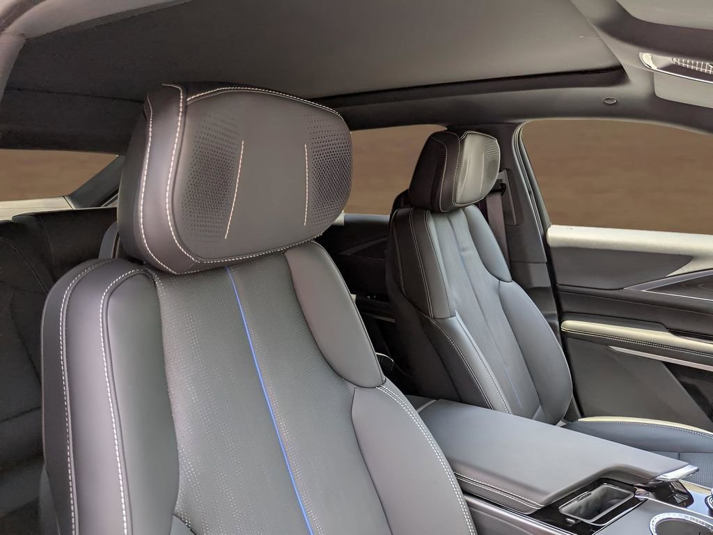 New 2025 Cadillac Lyriq Luxury image 21
