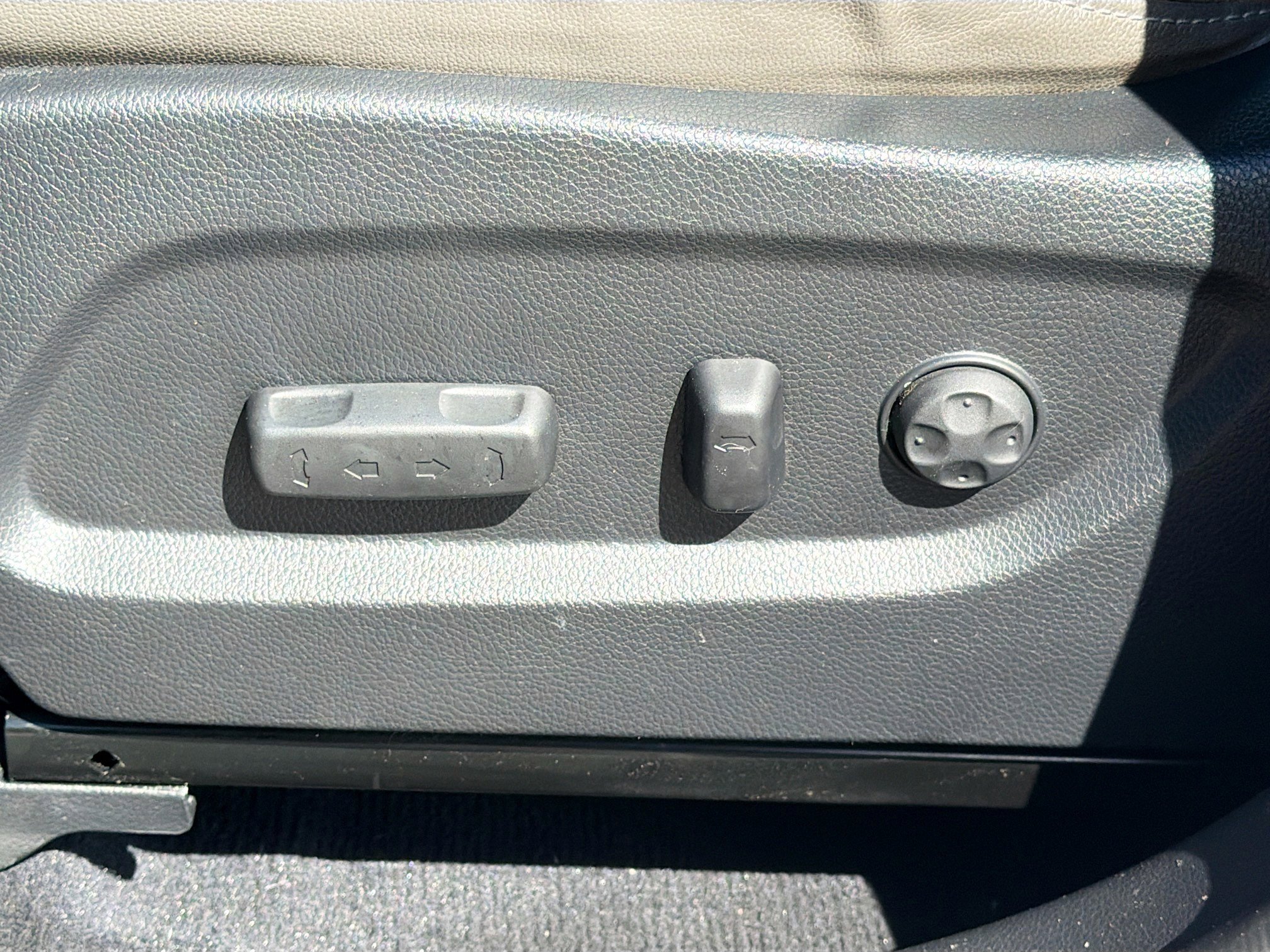 Used 2016 Hyundai Santa Fe Limited w/ Option Group 04 image 23