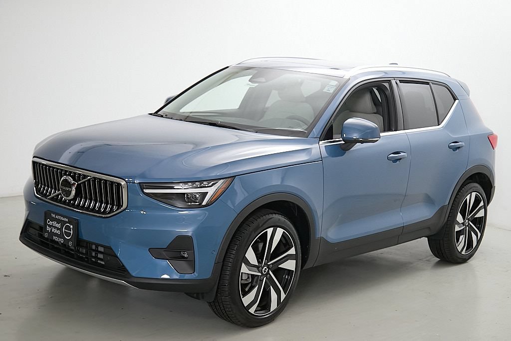 Certified 2025 Volvo XC40 B5 Ultra AWD/4WD image 6