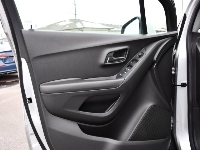 Used 2019 Chevrolet Trax LT w/ LT Convenience Package image 10
