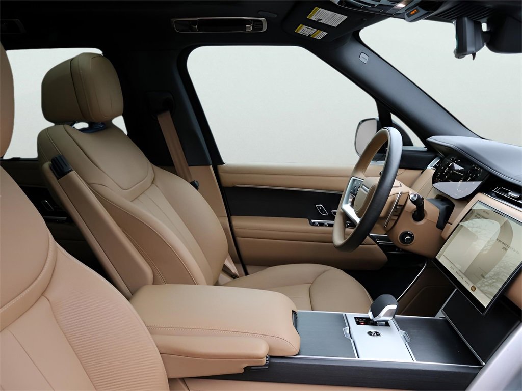 New 2025 Land Rover Range Rover SE image 8
