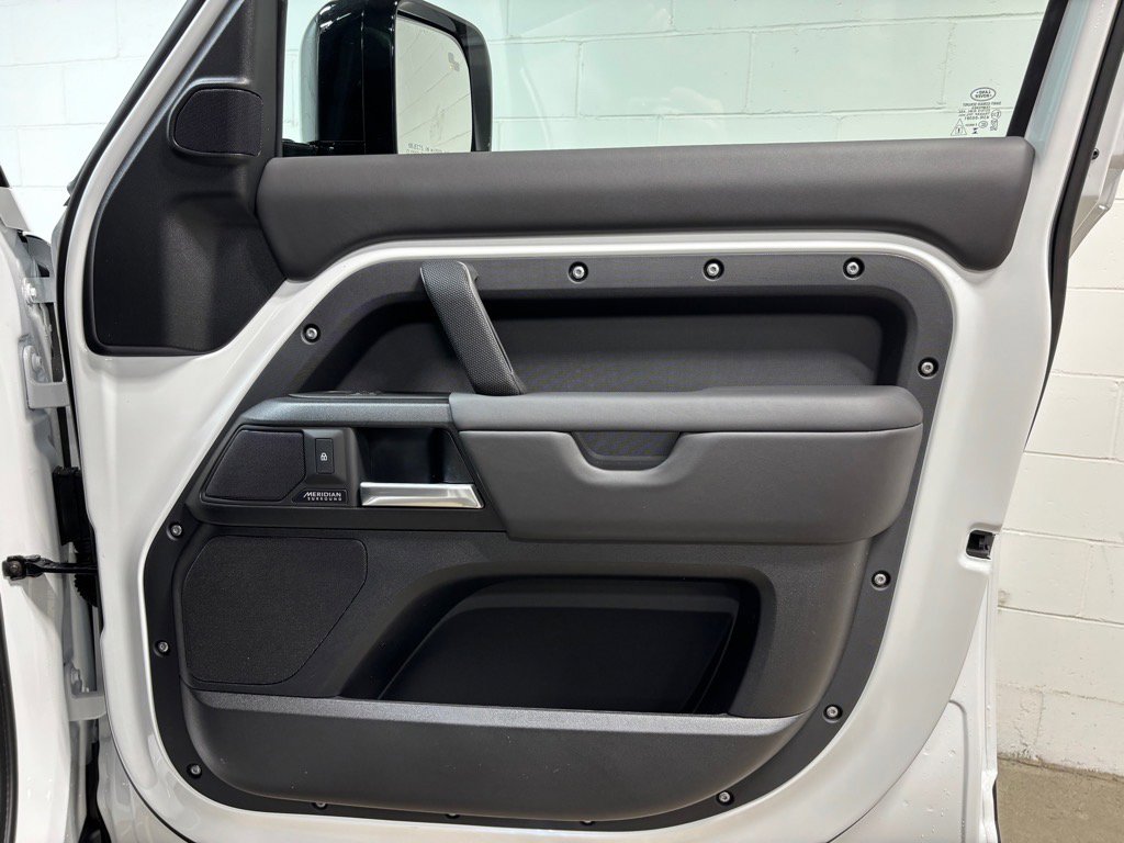 New 2025 Land Rover Defender 110 V8 image 34