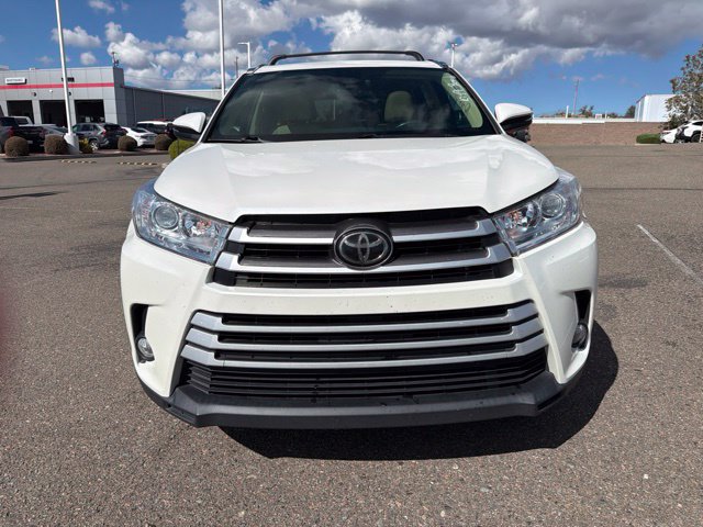 Used 2019 Toyota Highlander XLE w/ Carpet Mat Package (TMS) AWD/4WD image 2