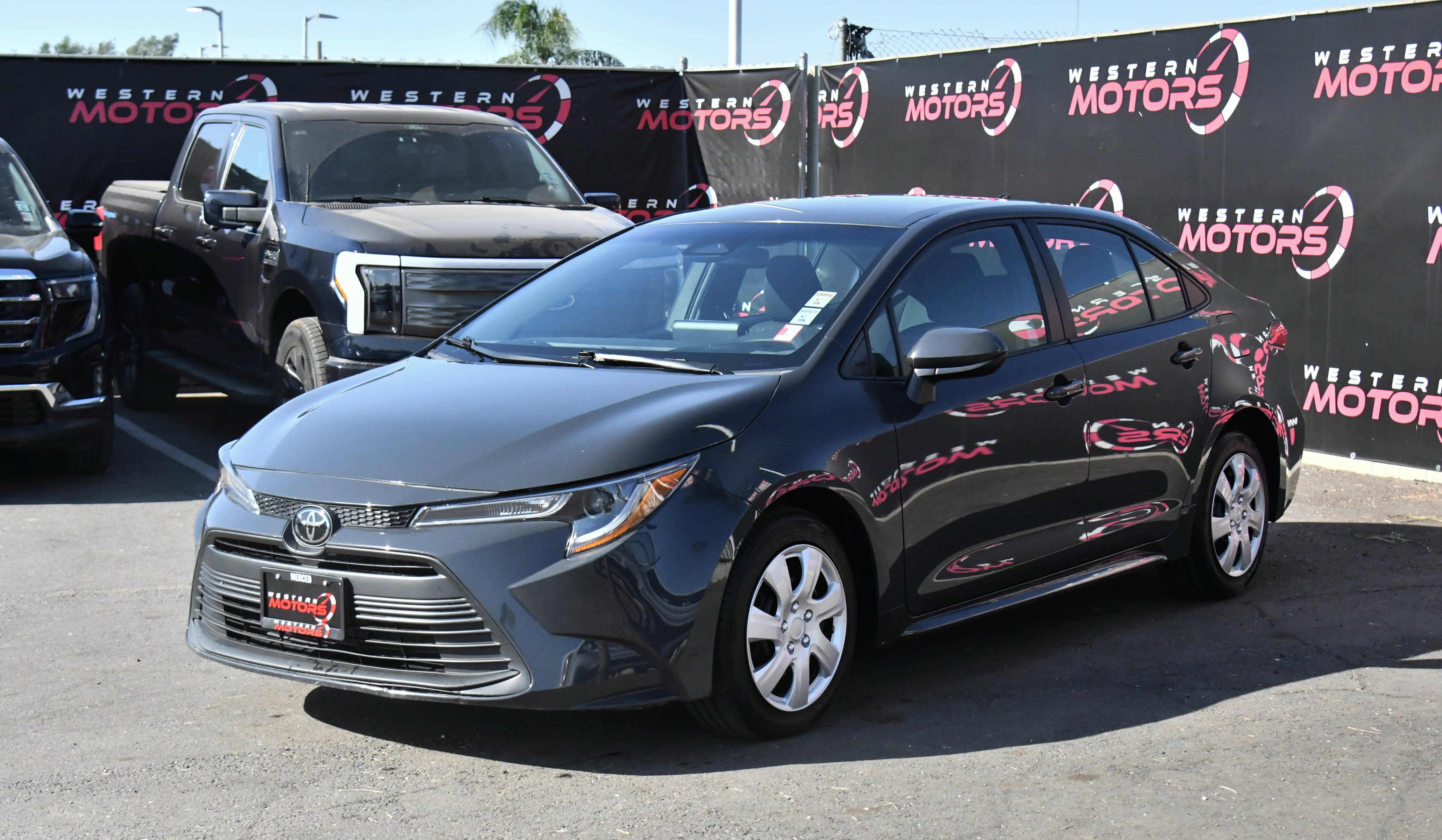 Used 2025 Toyota Corolla LE FWD image 3