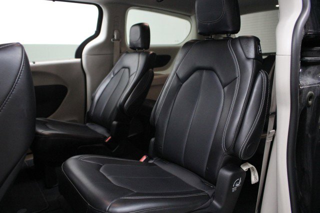 Used 2024 Chrysler Pacifica Touring-L image 29