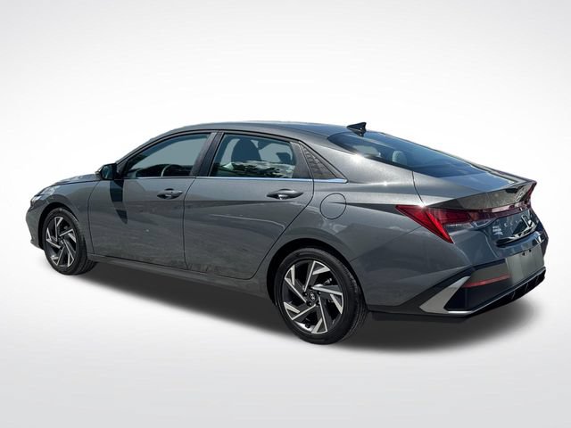 Used 2026 Hyundai Elantra Limited FWD image 3