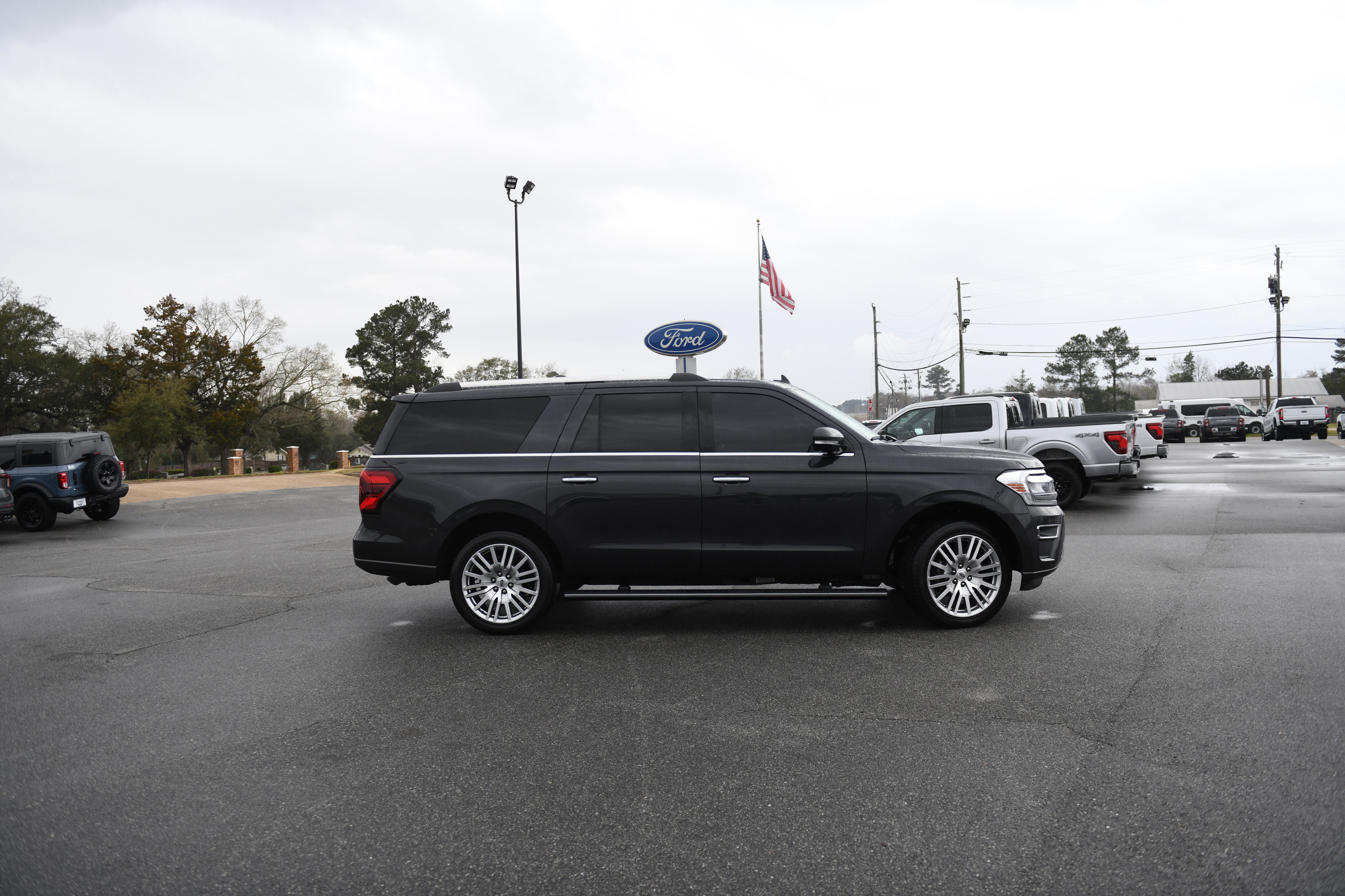Used 2024 Ford Expedition Max Limited image 2