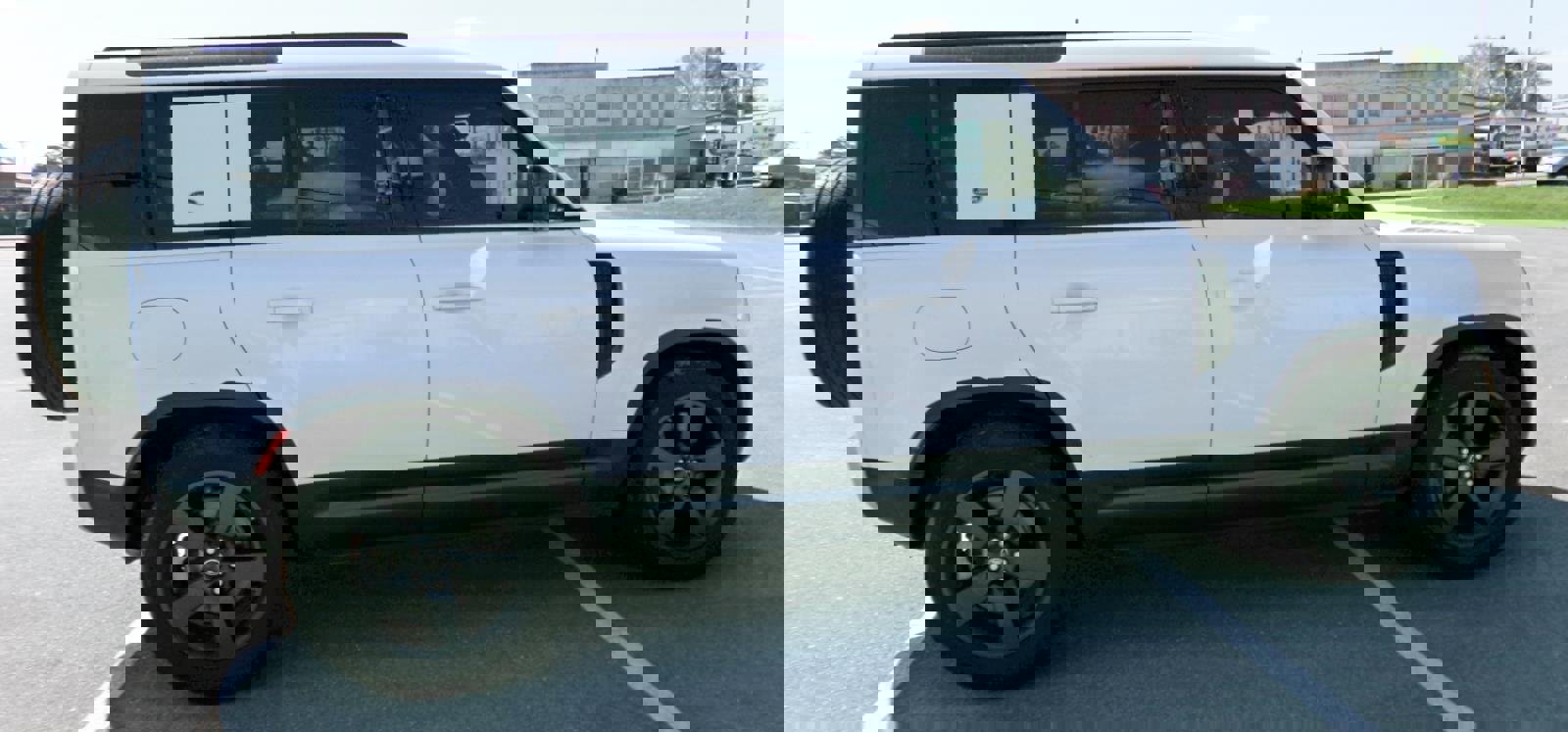 Used 2020 Land Rover Defender 110 SE image 5