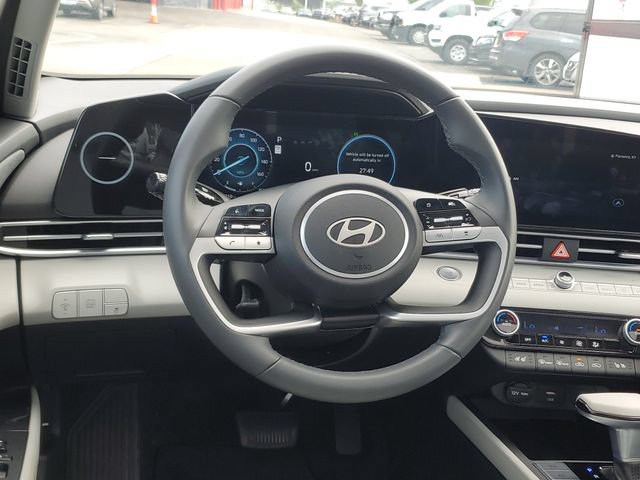 Used 2025 Hyundai Elantra Limited FWD image 11