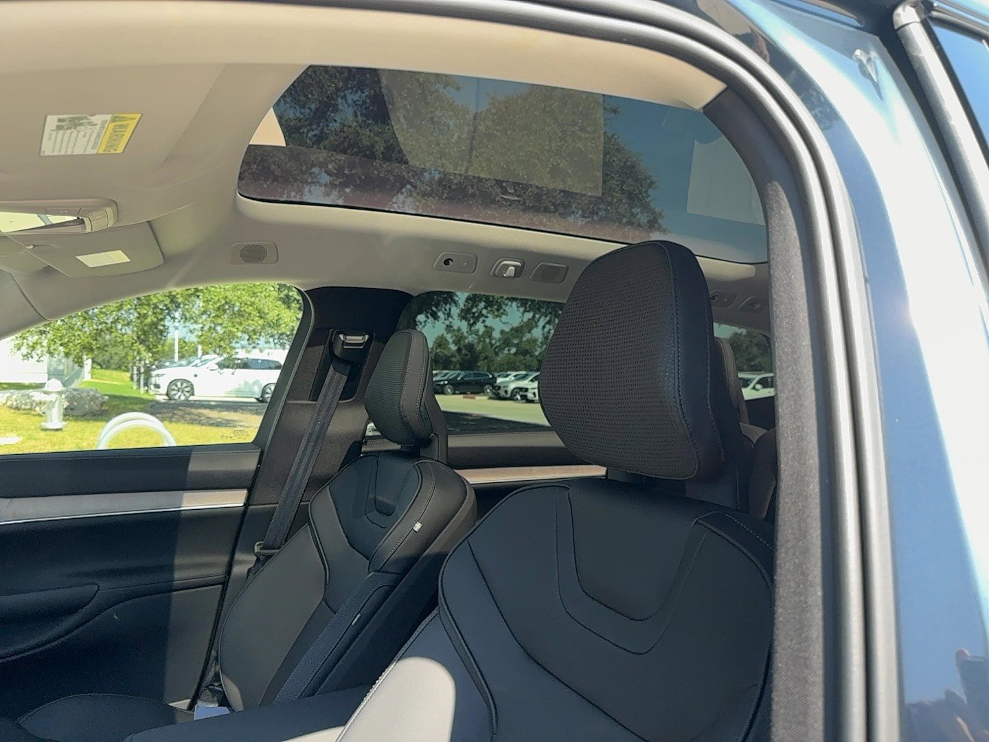 Certified 2025 Volvo EX90 Ultra AWD/4WD image 12