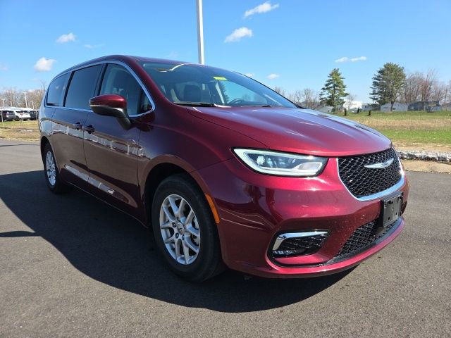 Used 2023 Chrysler Pacifica Touring-L image 1