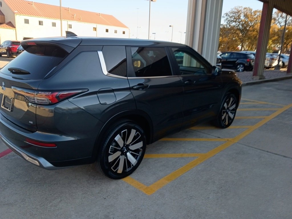 Used 2025 Mitsubishi Outlander SE image 7
