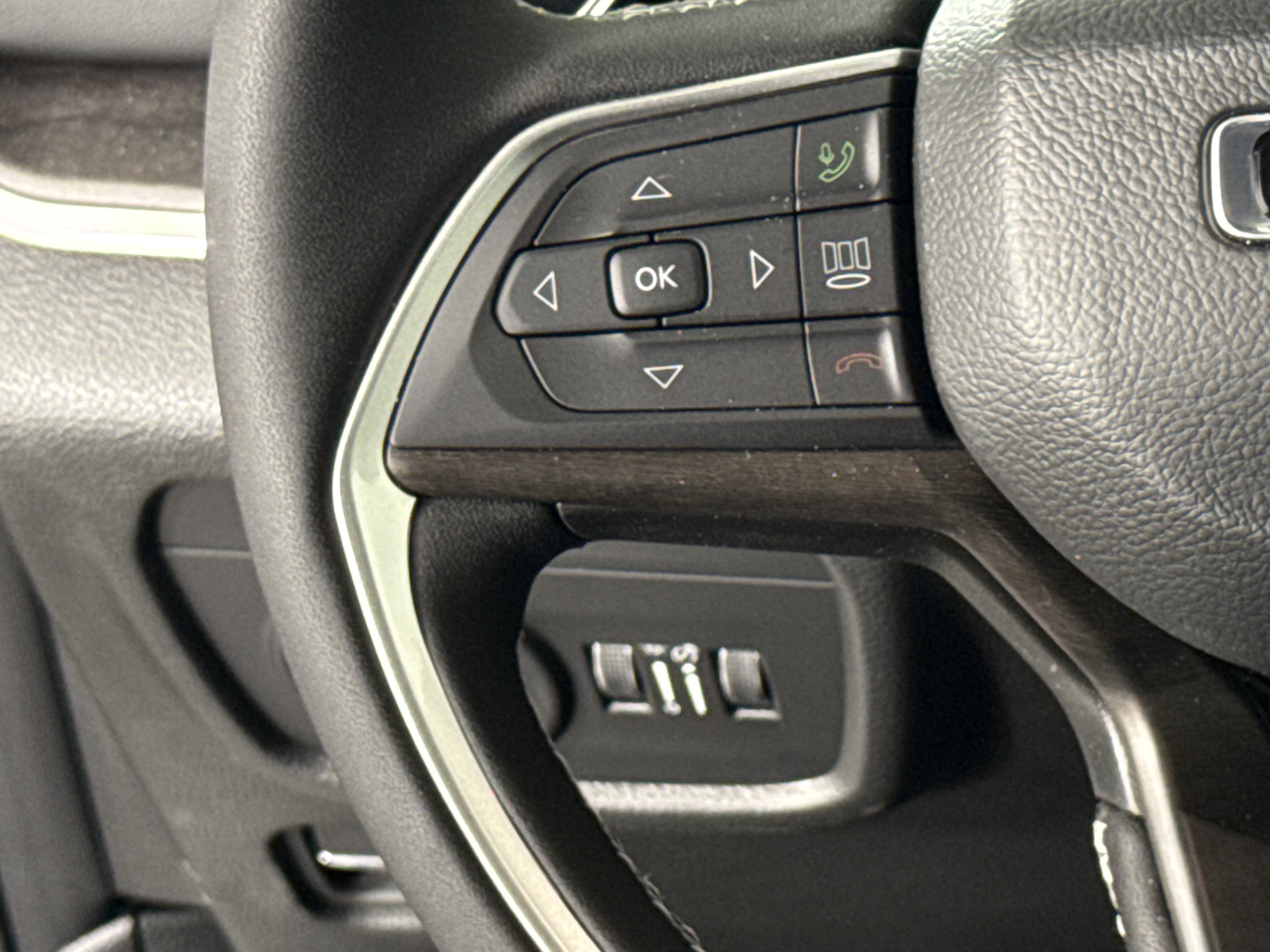 New 2026 Jeep Grand Cherokee Altitude AWD/4WD image 17