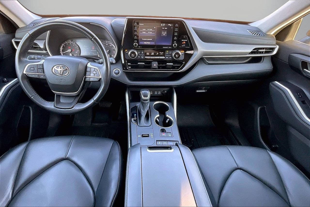 Used 2022 Toyota Highlander XLE image 15