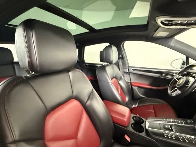 Used 2018 Porsche Macan AWD/4WD image 30