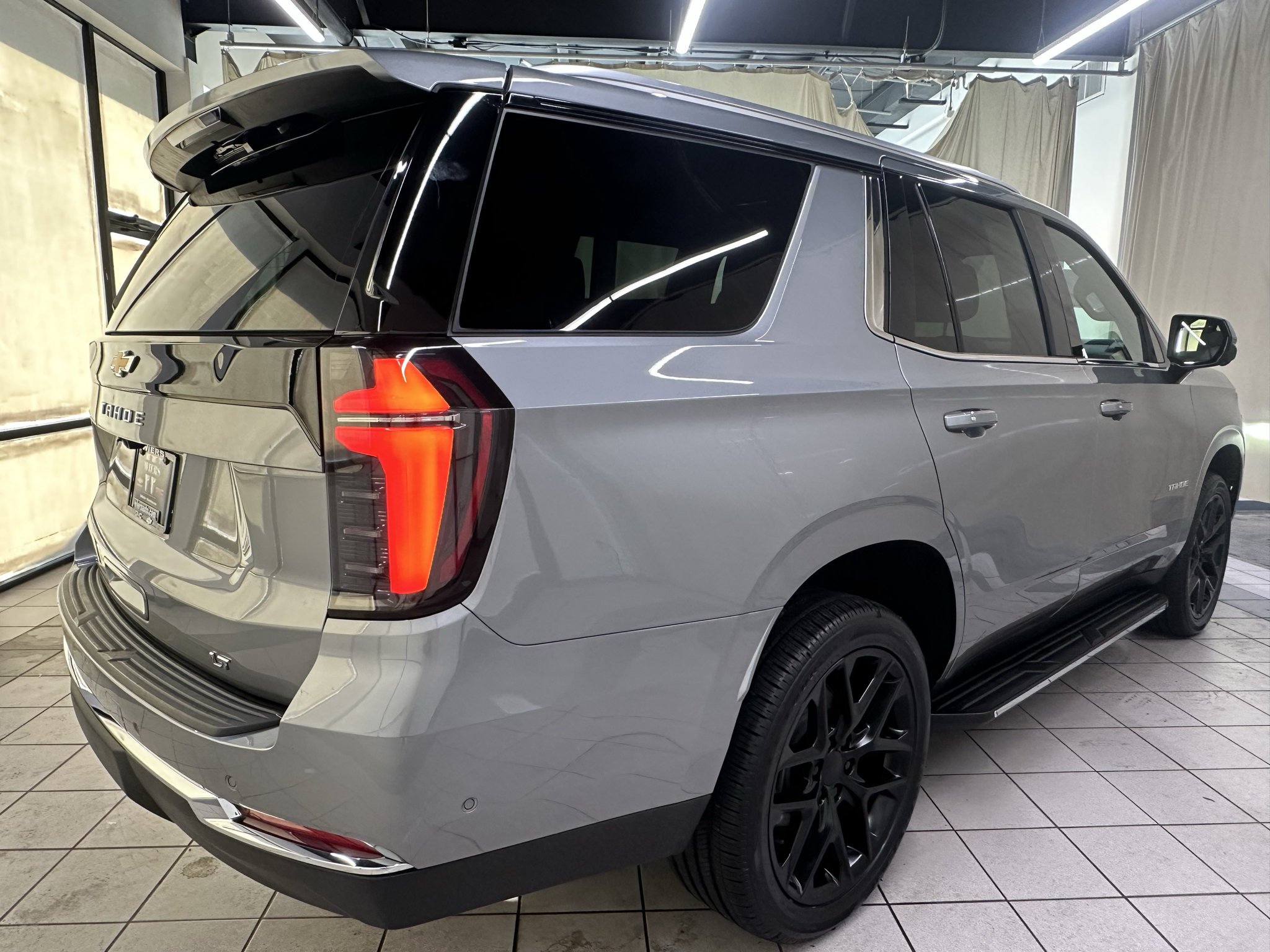 Used 2025 Chevrolet Tahoe LT AWD/4WD image 5