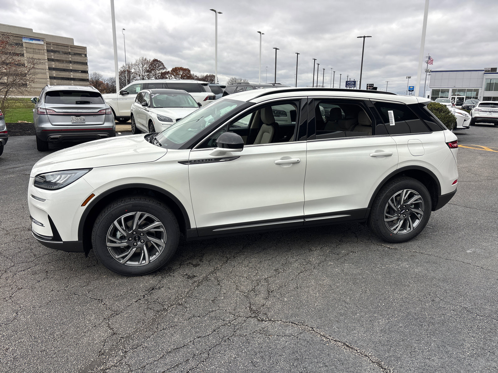 New 2026 Lincoln Corsair Premiere image 4