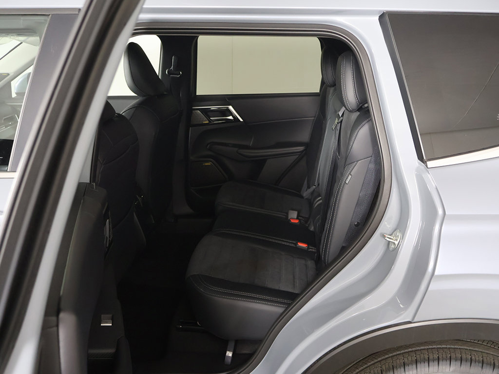 New 2026 Mitsubishi Outlander SE FWD image 32
