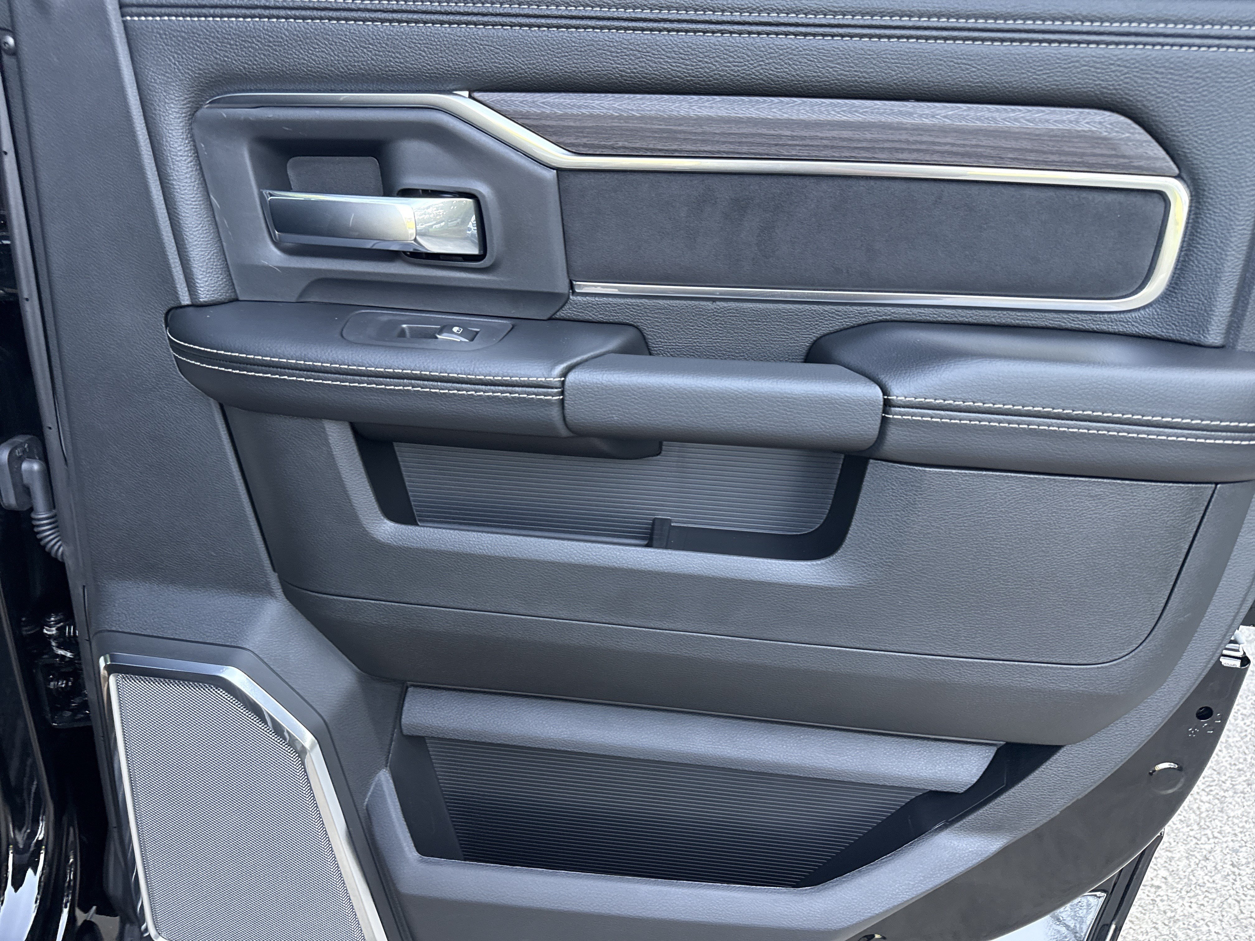 New 2026 RAM 5500 4x4 Crew Cab w/ Laramie Trim Package image 16