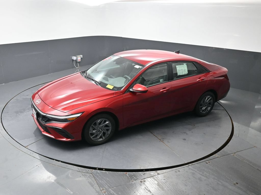Used 2024 Hyundai Elantra SEL FWD image 43